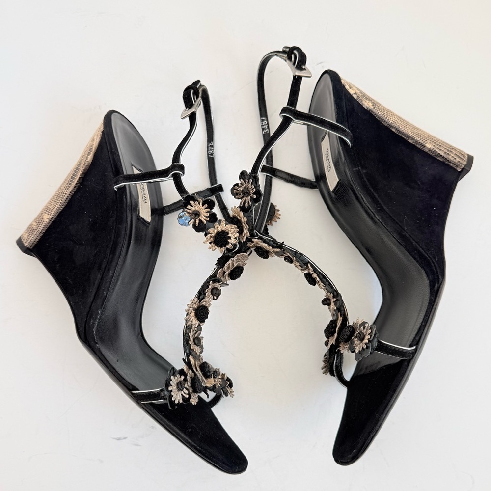 Prada Black Python Snakeskin Suede Floral Appliqué T-Strap Wedge Sandals EU40 - Picture 5 of 10